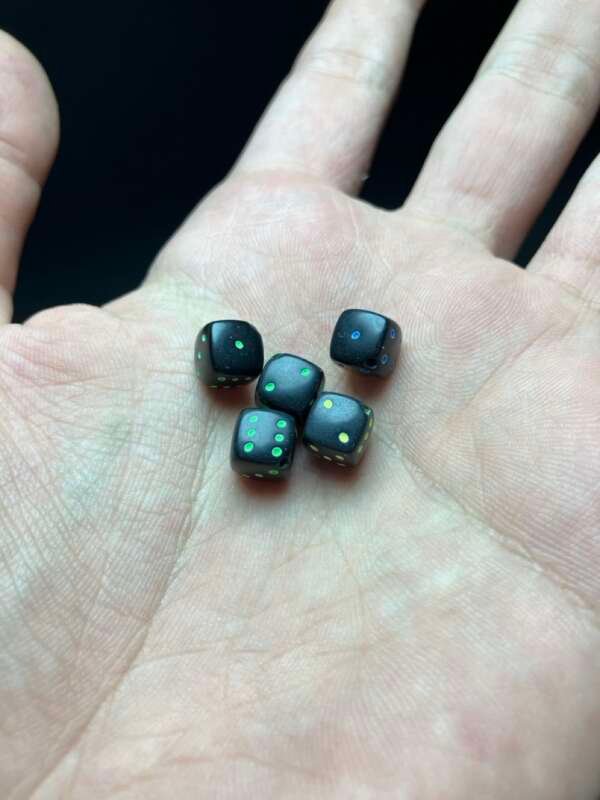 1 Dice - Random color